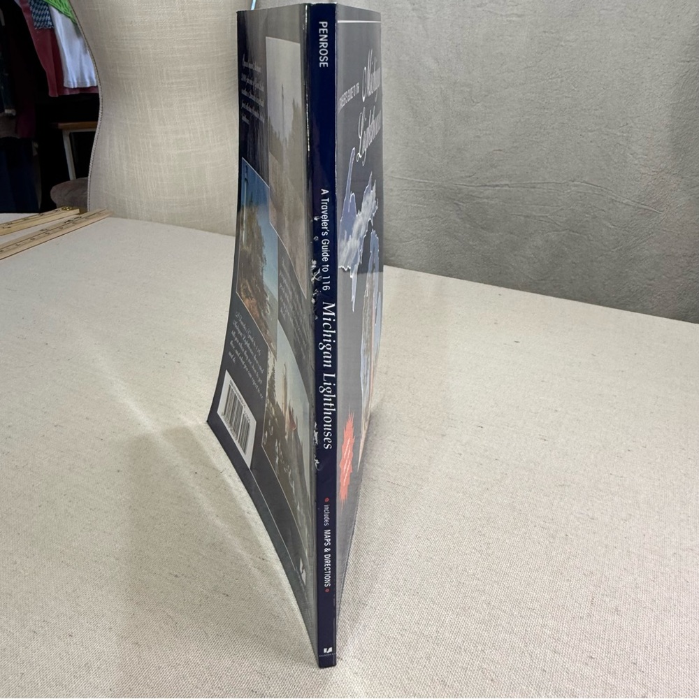 Michigan Lighthouses Guidebook - A Traveler’s Guide to 116 Michigan Lighthouses - Picture 5 of 16